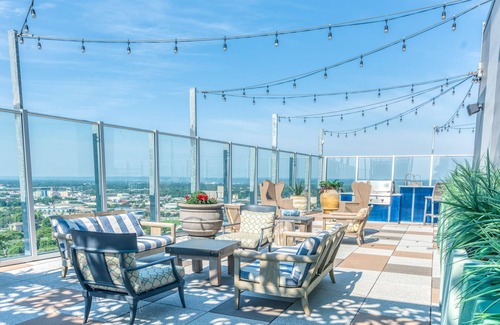 Old Louisville Apartment | Cozysuites 800 Tower 1BR w sky Pool gym 21