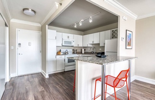 Old Louisville Apartment | Cozysuites 800 Tower 1BR w sky Pool gym 12