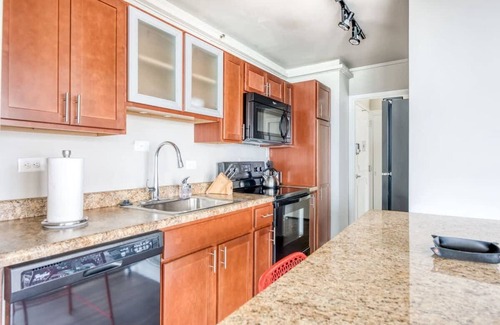 Old Louisville Apartment | Cozysuites 800 Tower 1BR w sky Pool gym 22
