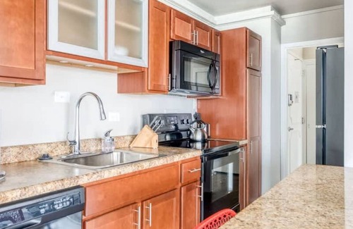 Old Louisville Apartment | Cozysuites 800 Tower 1BR w sky Pool gym 22