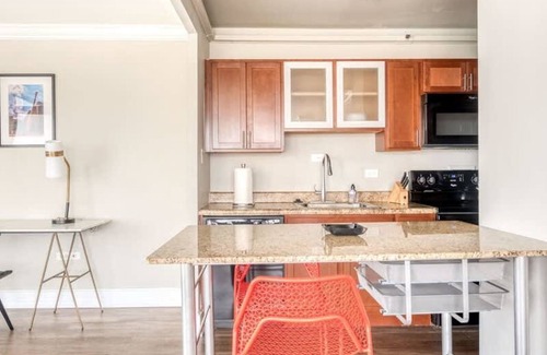 Old Louisville Apartment | Cozysuites 800 Tower 1BR w sky Pool gym 22