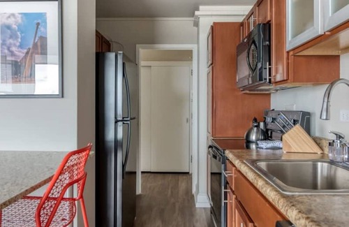 Old Louisville Apartment | Cozysuites 800 Tower 1BR w sky Pool gym 25