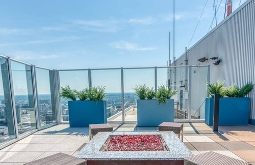 Old Louisville Apartment | Cozysuites 800 Tower 2BR w sky Pool gym 26