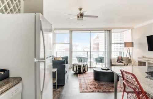 Old Louisville Apartment | Cozysuites 800 Tower 1BR w sky Pool gym 17