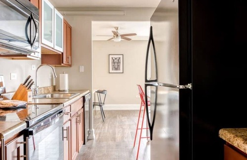 Old Louisville Apartment | Cozysuites 800 Tower 1BR w sky Pool gym 24