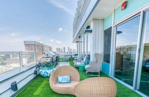Old Louisville Apartment | Cozysuites 800 Tower 1BR w sky Pool gym 15