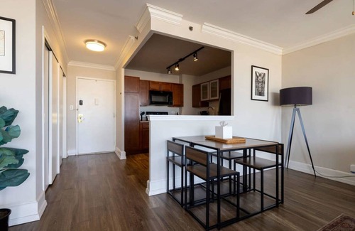 Old Louisville Apartment | Cozysuites 800 Tower 2BR w sky Pool gym 34