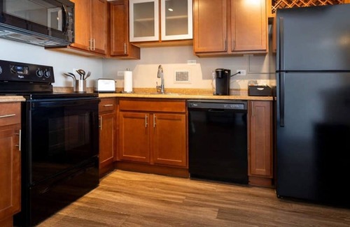 Old Louisville Apartment | Cozysuites 800 Tower 2BR w sky Pool gym 32