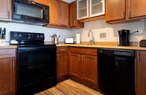 Old Louisville Apartment | Cozysuites 800 Tower 2BR w sky Pool gym 32
