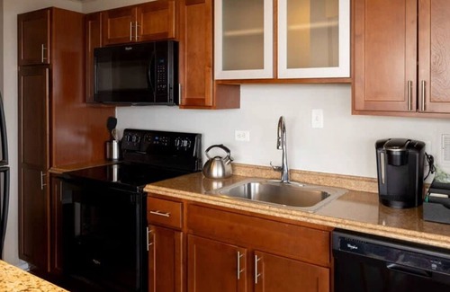 Old Louisville Apartment | Cozysuites 800 Tower 2BR w sky Pool gym 33