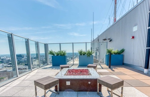 Old Louisville Apartment | Cozysuites 800 Tower 2BR w sky Pool gym 33