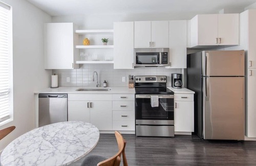 Central Business District Apartment | CozySuites Artistry Cincinnati