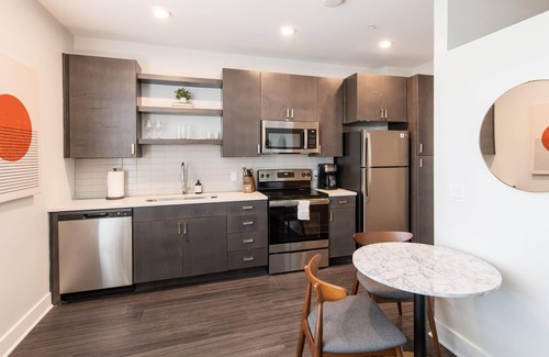 Central Business District Apartment | CozySuites Artistry Cincinnati