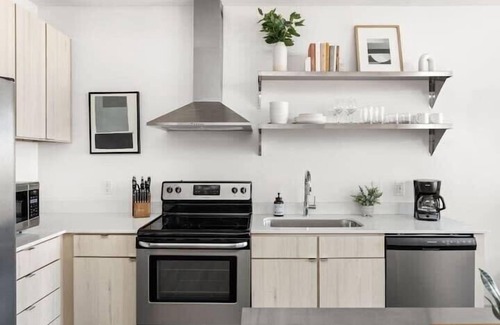 Downtown Indianapolis Apartment | CozySuites at Bottleworks District