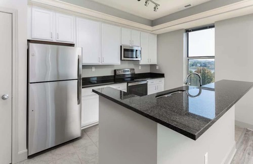 Central Business District Apartment | CozySuites at the Banks gym, pool 03
