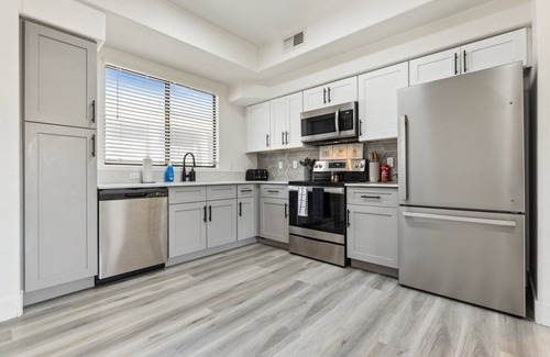Glendale Sports and Entertainment District Apartment | CozySuites at Zone Westgate
