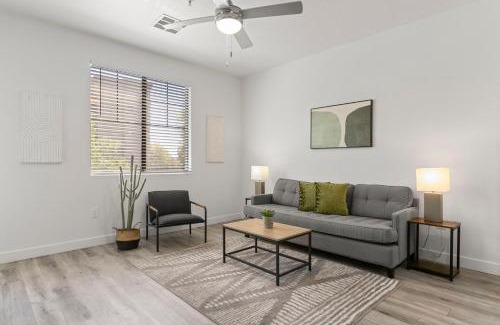 Glendale Sports and Entertainment District Apartment | CozySuites Glendale by the stadium with pool 14