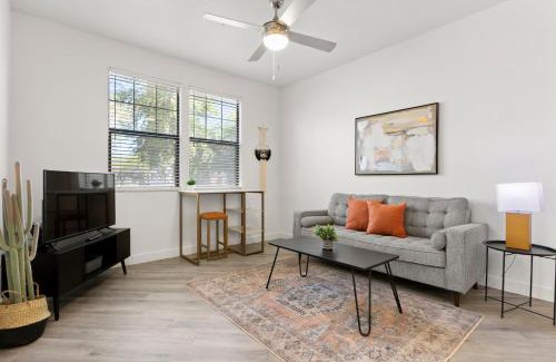 Glendale Sports and Entertainment District Apartment | CozySuites Glendale by the stadium with pool 17