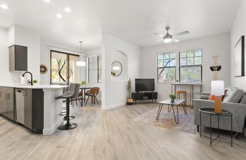 Glendale Sports and Entertainment District Apartment | CozySuites Glendale by the stadium with pool 17