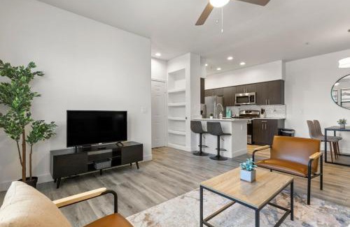 Glendale Sports and Entertainment District Apartment | CozySuites Glendale by the stadium w pool! 11