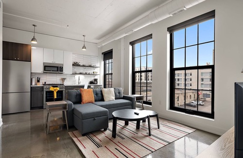 Warehouse District Apartment | CozySuites - Hall Lofts