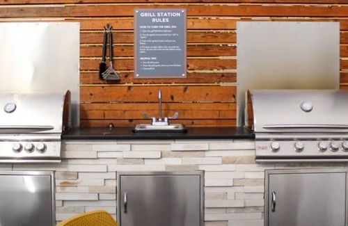 Central Business District Apartment | Cozysuites l Dream SDO in Downtown Cincinnati
