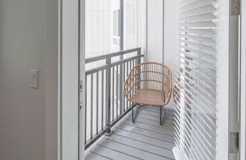 Central Business District Apartment | Cozysuites l Dream SDO in Downtown Cincinnati