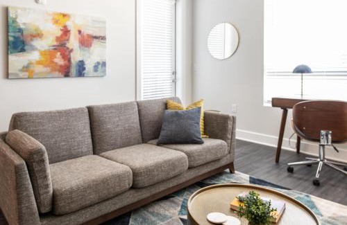 Central Business District Apartment | Cozysuites l Stylish 1BR in Downtown Cincinnati