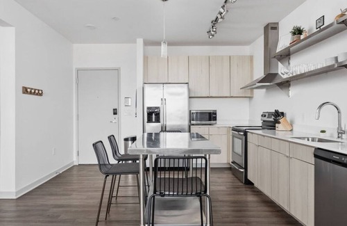 Downtown Indianapolis Apartment | Cozysuites l Trendy 2BR Bottleworks Indy 1
