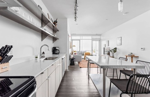 Downtown Indianapolis Apartment | Cozysuites l Trendy 2BR Bottleworks Indy 1