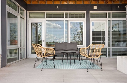 Downtown Indianapolis Apartment | Cozysuites l Trendy 2BR Bottleworks Indy 1