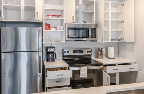 Central Business District Apartment | Cozysuites Luxe 1BR in Downtown Cincinnati