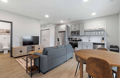 Lockerbie Square Apartment | CozySuites Mass with parking, lounge & roof deck #39