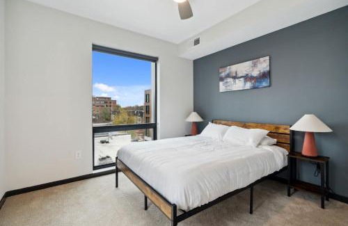 Lockerbie Square Apartment | CozySuites Mass with parking lounge & roof deck #22