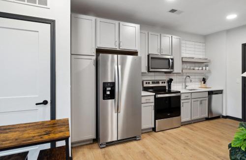 Lockerbie Square Apartment | CozySuites Mass with parking lounge & roof deck #25