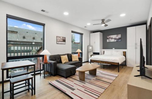 Lockerbie Square Apartment | CozySuites Mass with parking lounge & roof deck #40