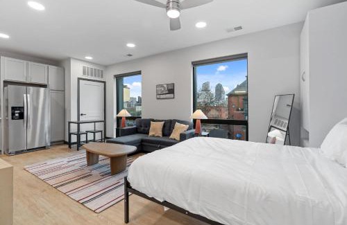Lockerbie Square Apartment | CozySuites Mass with parking lounge & roof deck #40