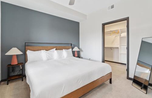 Lockerbie Square Apartment | CozySuites Mass with parking lounge & roof deck #32