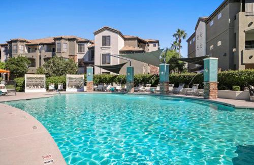 Glendale Sports and Entertainment District Apartment | CozySuites Modern Urban in Historic Glendale