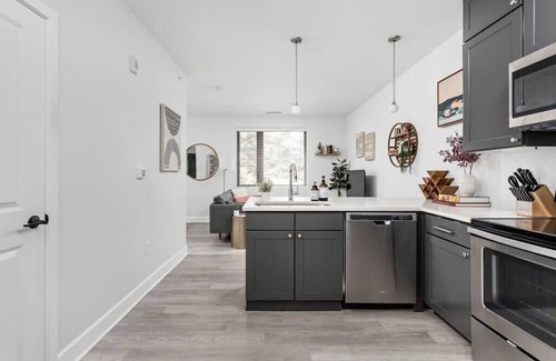 Meridian-Kessler Apartment | CozySuites Modern Studio in Meridian Kessler