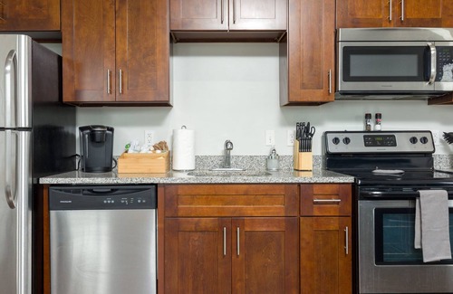 Music Row Apartment | Cozysuites Music Row Spacious 2BR Free Parking 55