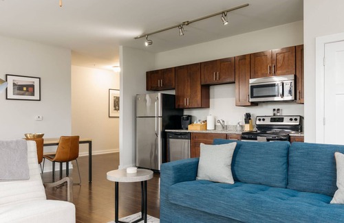 Music Row Apartment | Cozysuites Music Row Spacious 2BR Free Parking 55