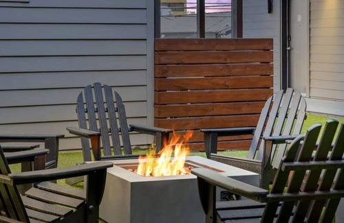 Music Row Apartment | Cozysuites Music Row Stylish 2br-free Parking 29