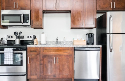 Music Row Apartment | Cozysuites Music Row Stunning 2BR -free Parking 50