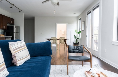 Music Row Apartment | Cozysuites Music Row Stunning 2BR -free Parking 50