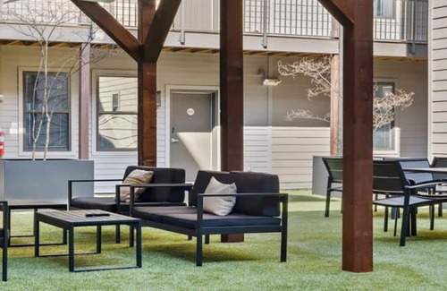 Music Row Apartment | Cozysuites Music Row Stylish 2br-free Parking 59