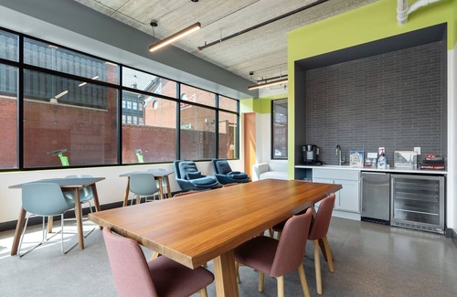 Lockerbie Square Apartment | Cozysuites on Mass With Garage Parking 13