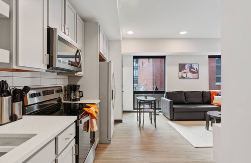 Lockerbie Square Apartment | Cozysuites on Mass With Garage Parking 13