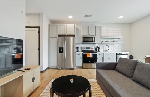 Lockerbie Square Apartment | Cozysuites on Mass With Garage Parking 5