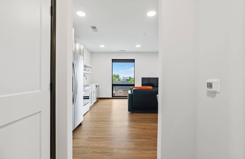 Lockerbie Square Apartment | Cozysuites on Mass With Garage Parking 3